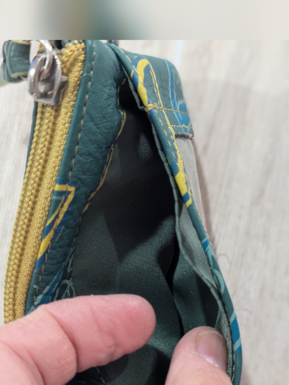 Fossil Leather Wallet Green Blue Yellow Floral Leaves Pattern *NWOT - Picture 5 of 13